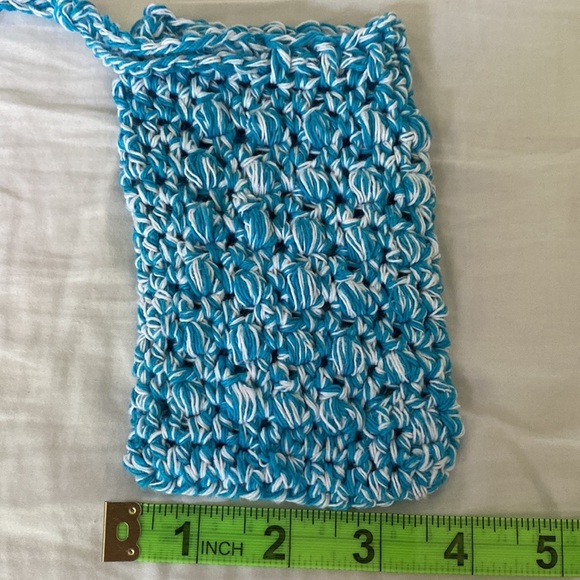 Handmade unisex blue and white textured soap bag/washcloth - Picture 4 of 6